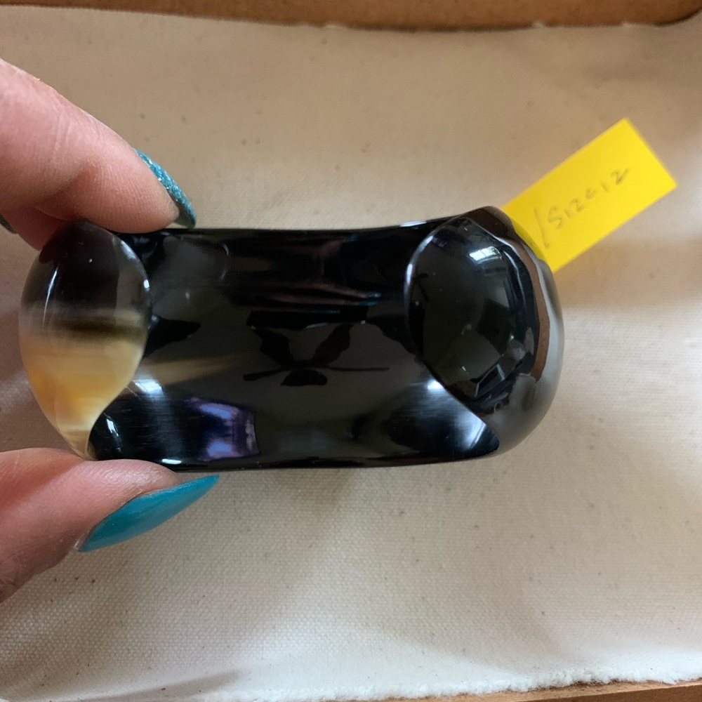 Natural Buffalo Horn cuff - Picture 2 of 8